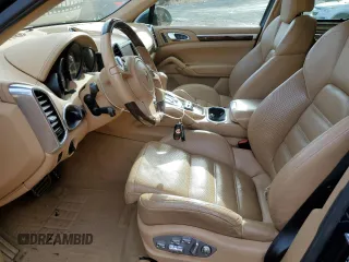 2012 Porsche Cayenne Turbo z VIN WP1AC2A29CLA83629, wystawiony jako Copart lot #83067994 z przebiegiem Nie podano mil oraz Szkoda całkowita • Salvage title. Historia ofert i sprzedaży dostępna na DreamBid. Obrazek 7.