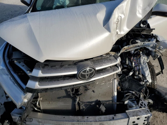 2019 Toyota Highlander SE with VIN 5TDJZRFH4KS587170, listed as a Copart auction lot 44037905 with 0 mi miles and Non Repairable. Bid and sale history available at carsss.com. Image 13.