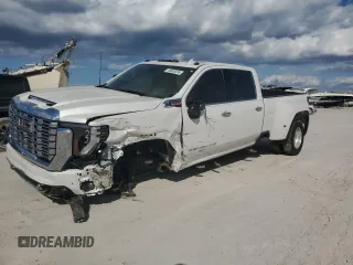 2024 GMC Sierra 3500HD Denali z VIN 1GT49WEY1RF413824, wystawiony jako Copart lot #44865395 z przebiegiem 10 337 mil mil oraz Nie do naprawy. Historia ofert i sprzedaży dostępna na DreamBid. Obrazek 1.