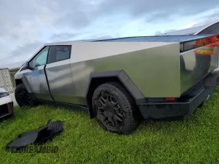 2024 Tesla Cybertruck z VIN 7G2CEHED2RA015326, wystawiony jako Copart lot #73841034 z przebiegiem Nie podano mil oraz Szkoda całkowita • Salvage title. Historia ofert i sprzedaży dostępna na DreamBid. Obrazek 2.