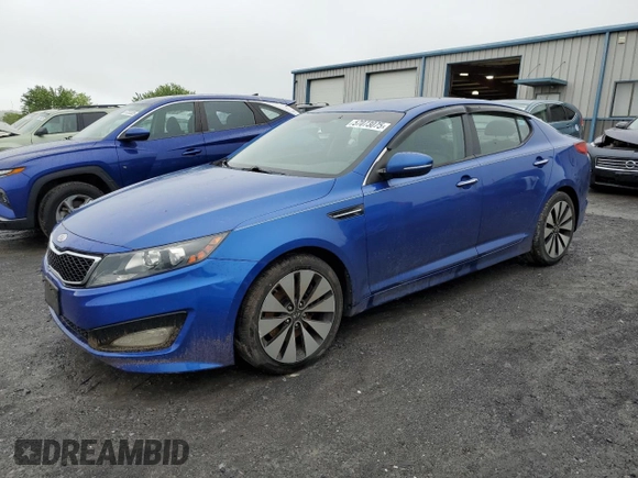 2011 Kia Optima SX z VIN KNAGR4A6XB5109812, wystawiony jako Copart lot #57073075 z przebiegiem 157 953 mil mil oraz Czysty tytuł • Clean title. Historia ofert i sprzedaży dostępna na DreamBid. Obrazek 1.