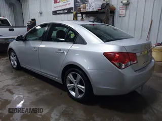 2014 Chevrolet Cruze 2LT z VIN 1G1PE5SB4E7393620, wystawiony jako IAAI lot #42056437 z przebiegiem 173 687 mil mil oraz . Historia ofert i sprzedaży dostępna na DreamBid. Obrazek 3.