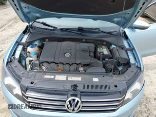 2012 Volkswagen Passat SE z VIN 1VWBP7A35CC025482, wystawiony jako IAAI lot #42280415 z przebiegiem 152 030 mil mil oraz . Historia ofert i sprzedaży dostępna na DreamBid. Obrazek 10.