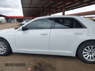 2014 Chrysler 300 z VIN 2C3CCAAG3EH380027, wystawiony jako IAAI lot #42191831 z przebiegiem 137 751 mil mil oraz . Historia ofert i sprzedaży dostępna na DreamBid. Obrazek 15.