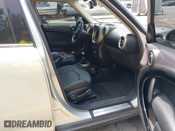 2012 MINI Countryman S with VIN WMWZC5C54CWM13119, listed as a IAAI auction lot 42467904 with 115,531 mi miles and . Bid and sale history available at DreamBid. Image 5.