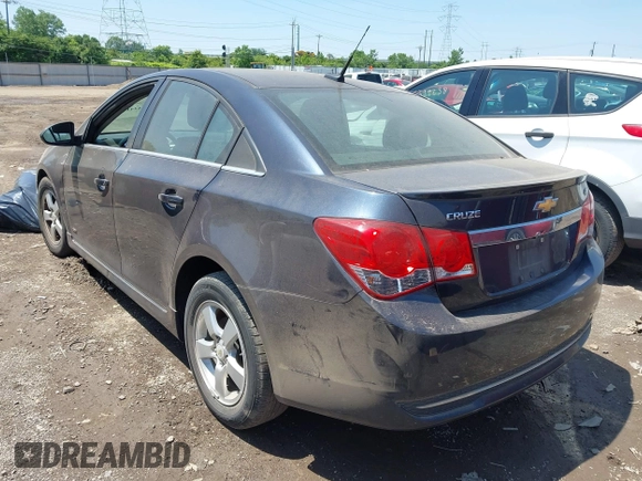 2014 Chevrolet Cruze 1LT z VIN 1G1PC5SB1E7424084, wystawiony jako IAAI lot #42414396 z przebiegiem 142 488 mil mil oraz . Historia ofert i sprzedaży dostępna na DreamBid. Obrazek 3.