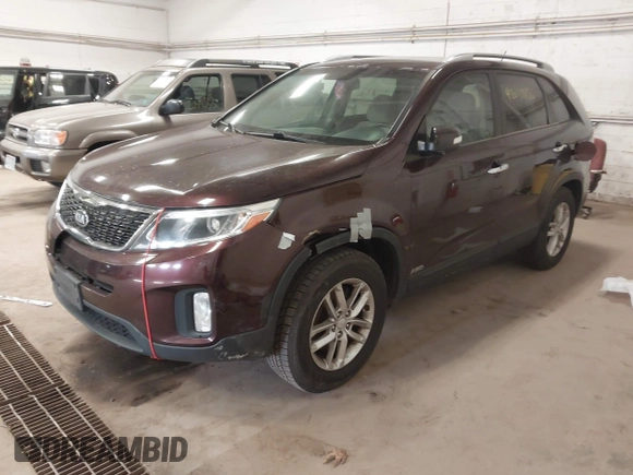 2014 Kia Sorento LX with VIN 5XYKTCA60EG450964, listed as a IAAI auction lot 42039186 with 191,426 mi miles and . Bid and sale history available at carsss.com. Image 2.