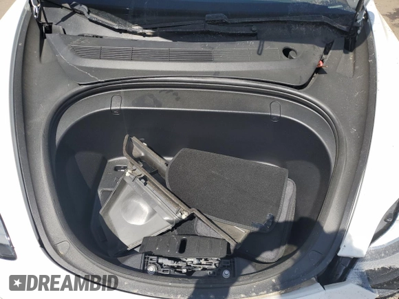 2018 Tesla Model 3 Long Range Battery z VIN 5YJ3E1EA2JF162673, wystawiony jako Copart lot #53495805 z przebiegiem 71 481 mil mil oraz Szkoda całkowita • Salvage title. Historia ofert i sprzedaży dostępna na DreamBid. Obrazek 12.