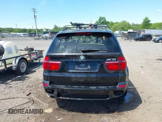 2013 BMW X5 xDrive50i z VIN 5UXZV8C54D0C15421, wystawiony jako IAAI lot #42298535 z przebiegiem 118 890 mil mil oraz . Historia ofert i sprzedaży dostępna na DreamBid. Obrazek 16.