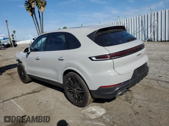 2024 Porsche Cayenne с VIN WP1AA2AY5RDA13168, выставлен на аукционе Copart как лот 50158205 с пробегом 4 568 миль миль и Списание • Salvage title. История ставок и продаж доступна на DreamBid. Изображение 2.