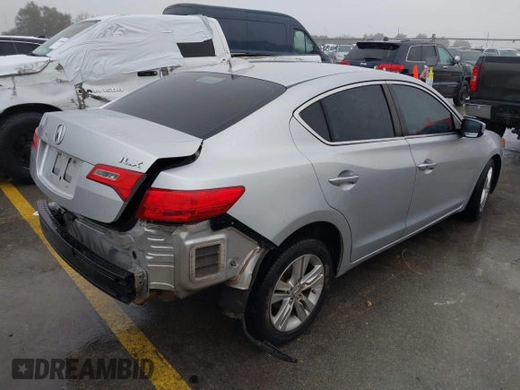 2013 Acura ILX with VIN 19VDE1F3XDE021230, listed as a IAAI auction lot 41586378 with 207,274 mi miles. Bid and sale history available at carsss.com. Image 4.