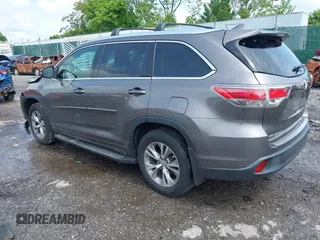 2014 Toyota Highlander XLE z VIN 5TDJKRFH6ES006521, wystawiony jako IAAI lot #42289374 z przebiegiem 62 916 mil mil oraz . Historia ofert i sprzedaży dostępna na DreamBid. Obrazek 3.