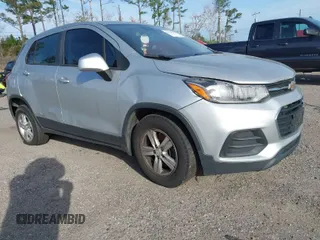 2020 Chevrolet Trax LS with VIN 3GNCJKSB3LL132835, listed as a IAAI auction lot 41724270 with 1 mi miles. Bid and sale history available at carsss.com. Image 1.