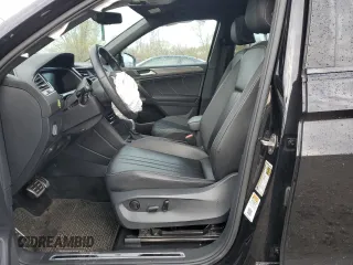 2022 Volkswagen Tiguan SE R-Line Black z VIN 3VV8B7AX9NM088599, wystawiony jako Copart lot #52118695 z przebiegiem 27 836 mil mil oraz Szkody całkowita. Historia ofert i sprzedaży dostępna na DreamBid. Obrazek 7.