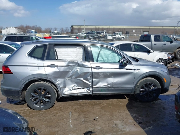 2023 Volkswagen Tiguan SE with VIN 3VV2B7AX0PM034519, listed as a IAAI auction lot 41723470 with 17,250 mi miles. Bid and sale history available at carsss.com. Image 13.