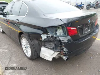 2013 BMW 5 Series 535i xDrive z VIN WBAFU7C58DDU75728, wystawiony jako IAAI lot #42237444 z przebiegiem 113 156 mil mil oraz . Historia ofert i sprzedaży dostępna na DreamBid. Obrazek 6.
