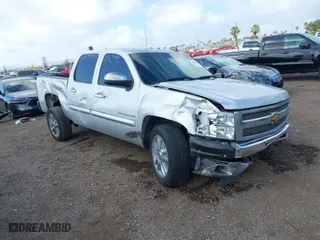 2012 Chevrolet Silverado 1500 LT with VIN 3GCPCSE05CG180389, listed as a IAAI auction lot 41880516 with 113,843 mi miles. Bid and sale history available at carsss.com. Image 1.