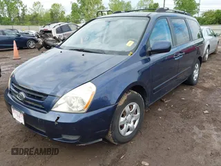 2008 Kia Sedona LX with VIN KNDMB233X86251114, listed as a IAAI auction lot 42228426 with 298,828 mi miles and . Bid and sale history available at carsss.com. Image 2.
