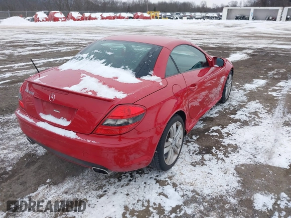 2011 Mercedes-Benz SLK 300 с VIN WDBWK5EA5BF235754, выставлен на аукционе IAAI как лот 41315732 с пробегом 105 347 миль миль и . История ставок и продаж доступна на DreamBid. Изображение 4.