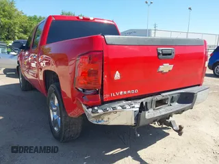 2011 Chevrolet Silverado 1500 LT with VIN 3GCPCSE02BG351470, listed as a IAAI auction lot 41899663 with 293,511 mi miles and . Bid and sale history available at DreamBid. Image 17.
