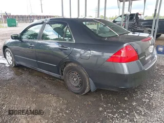 2006 Honda Accord LX z VIN 1HGCM56496A072795, wystawiony jako IAAI lot #42345980 z przebiegiem 226 480 mil mil oraz . Historia ofert i sprzedaży dostępna na DreamBid. Obrazek 3.