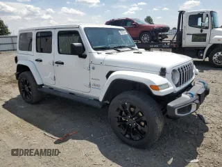 2024 Jeep Wrangler Sahara с VIN 1C4RJXP62RW275130, выставлен на аукционе Copart как лот 62665895 с пробегом 21 521 миль миль и На запчасти • Non repairable. История ставок и продаж доступна на DreamBid. Изображение 4.