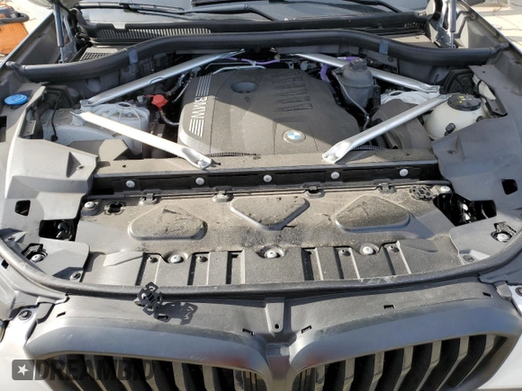 2024 BMW X5 xDrive40i z VIN 5UX23EU05R9U48829, wystawiony jako Copart lot #49902435 z przebiegiem Nie podano mil oraz Szkody całkowita. Historia ofert i sprzedaży dostępna na DreamBid. Obrazek 11.