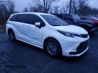 2024 Toyota Sienna LE with VIN 5TDKSKFC8RS111034, listed as a Copart auction lot 84611394 with 5,717 mi miles and Salvage Title. Bid and sale history available at carsss.com. Image 4.