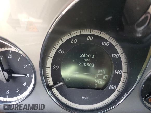 2010 Mercedes-Benz E 350 Luxury with VIN WDDHF8HB8AA108163, listed as a Copart auction lot 63018035 with 210,803 mi miles and Salvage title. Bid and sale history available at DreamBid. Image 9.