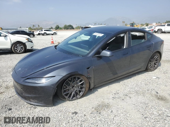 2025 Tesla Model 3 Long Range z VIN 5YJ3E1EA3SF979586, wystawiony jako Copart lot #54430125 z przebiegiem 3 530 mil mil oraz Szkoda całkowita • Salvage title. Historia ofert i sprzedaży dostępna na DreamBid. Obrazek 1.