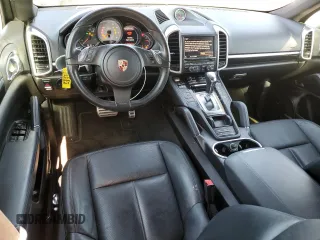 2012 Porsche Cayenne S Hybrid z VIN WP1AE2A21CLA92318, wystawiony jako Copart lot #55595055 z przebiegiem 82 184 mil mil oraz Szkody całkowita. Historia ofert i sprzedaży dostępna na DreamBid. Obrazek 8.