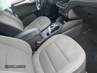 2020 Ford Escape SE z VIN 1FMCU9G64LUA05145, wystawiony jako IAAI lot #41250260 z przebiegiem 60 554 mil mil oraz . Historia ofert i sprzedaży dostępna na DreamBid. Obrazek 5.