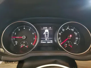 2017 Volkswagen Passat SE with VIN 1VWBT7A35HC062793, listed as a Copart auction lot 61253185 with 41,894 mi miles and Salvage title. Bid and sale history available at DreamBid. Image 9.