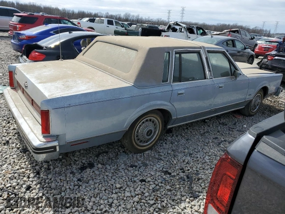1984 Lincoln Town Car z VIN 1LNBP96F2EY683747, wystawiony jako Copart lot #41248394 z przebiegiem 77 094 mil mil oraz Czysty tytuł • Clean title. Historia ofert i sprzedaży dostępna na DreamBid. Obrazek 3.