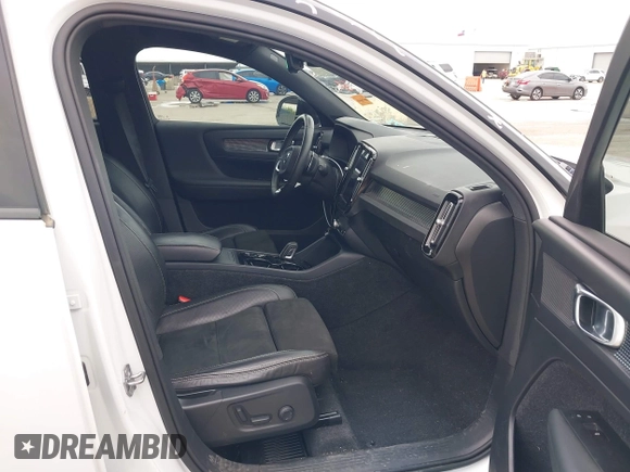 2019 Volvo XC40 R-Design with VIN YV4162UM6K2085605, listed as a IAAI auction lot 42365891 with 92,370 mi miles and . Bid and sale history available at DreamBid. Image 5.