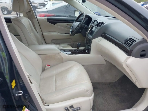 2007 Lexus LS 460 LWB with VIN JTHGL46F475000913, listed as a IAAI auction lot 41878241 with 241,359 mi miles. Bid and sale history available at carsss.com. Image 5.