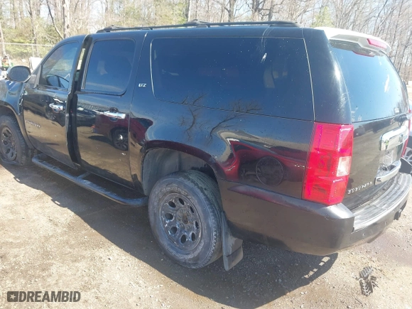 2007 Chevrolet Suburban LT with VIN 3GNFK16357G166135, listed as a IAAI auction lot 41880000 with 229,465 mi miles. Bid and sale history available at carsss.com. Image 3.