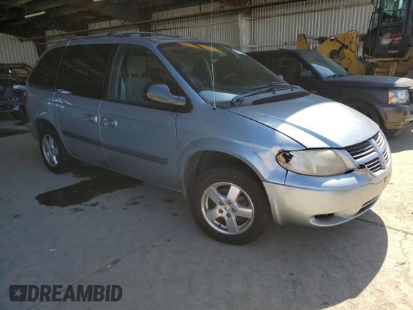 2005 Dodge Caravan SXT with VIN 1D4GP45R15B181360, listed as a Copart auction lot 61221005 with 229,828 mi miles and Salvage title. Bid and sale history available at DreamBid. Image 4.