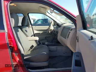 2009 Ford Escape XLS с VIN 1FMCU02709KC80088, выставлен на аукционе IAAI как лот 41991739 с пробегом 200 496 миль миль и . История ставок и продаж доступна на DreamBid. Изображение 5.