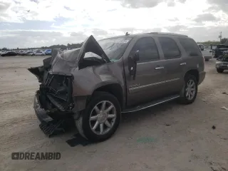 2013 GMC Yukon Denali z VIN 1GKS1EEF3DR319981, wystawiony jako Copart lot #84958294 z przebiegiem 170 607 mil mil oraz Szkoda całkowita • Salvage title. Historia ofert i sprzedaży dostępna na DreamBid. Obrazek 1.