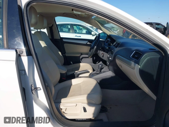 2013 Volkswagen Jetta SE with VIN 3VWDX7AJ1DM367499, listed as a IAAI auction lot 41762284 with 120,554 mi miles and . Bid and sale history available at DreamBid. Image 5.