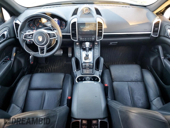 2017 Porsche Cayenne S с VIN WP1AB2A25HLA50282, выставлен на аукционе Copart как лот 80912384 с пробегом 44 744 миль миль и Списание • Salvage title. История ставок и продаж доступна на DreamBid. Изображение 8.