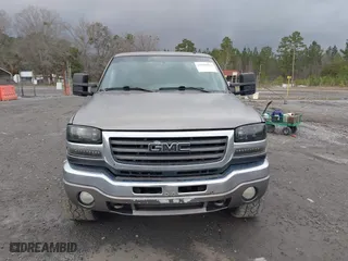 2007 GMC Sierra 2500HD Classic SLE1 with VIN 1GTHK29D47E186976, listed as a IAAI auction lot 41644961 with 442,073 mi miles. Bid and sale history available at carsss.com. Image 12.