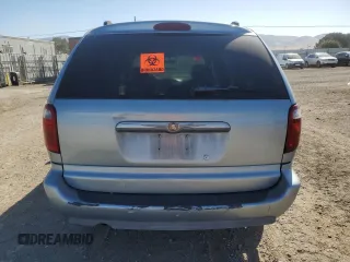 2005 Chrysler Town & Country Touring z VIN 2C4GP54L25R204100, wystawiony jako Copart lot #57632735 z przebiegiem 117 240 mil mil oraz Szkoda całkowita • Salvage title. Historia ofert i sprzedaży dostępna na DreamBid. Obrazek 6.