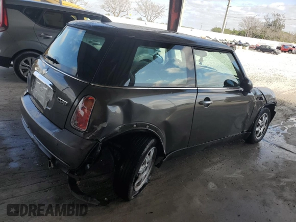 2006 MINI Hardtop with VIN WMWRC33526TK15620, listed as a Copart auction lot 54130715 with 116,981 mi miles and Salvage title. Bid and sale history available at DreamBid. Image 3.