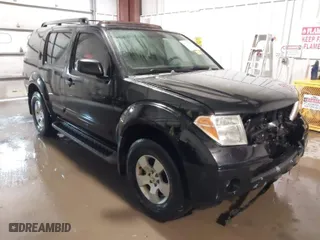 2005 Nissan Pathfinder LE with VIN 5N1AR18W85C766004, listed as a IAAI auction lot 41727909 with 197,926 mi miles. Bid and sale history available at carsss.com. Image 1.