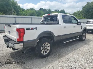 2017 Ford F-250 Lariat z VIN 1FT7W2B60HEC78227, wystawiony jako Copart lot #59498725 z przebiegiem 84 672 mil mil oraz Szkoda całkowita • Salvage title. Historia ofert i sprzedaży dostępna na DreamBid. Obrazek 3.