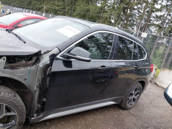 2018 BMW X1 xDrive28i with VIN WBXHT3C39J3H30531, listed as a IAAI auction lot 41890734 with 59,147 mi miles. Bid and sale history available at carsss.com. Image 15.