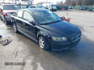 2006 Volvo S40 2.4L with VIN YV1MS382862160847, listed as a IAAI auction lot 41755812 with 163,594 mi miles. Bid and sale history available at carsss.com. Image 1.