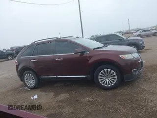 2012 Lincoln MKX z VIN 2LMDJ6JK8CBL08425, wystawiony jako IAAI lot #42312678 z przebiegiem 113 512 mil mil oraz . Historia ofert i sprzedaży dostępna na DreamBid. Obrazek 13.